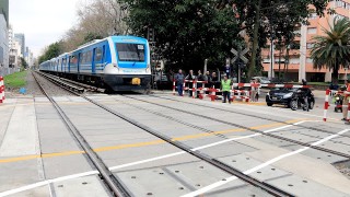 Línea Mitre: Se renovó el paso a nivel de la calle San Martín