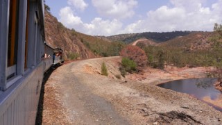 Viajamos en tren en una tierra sin trenes, que emula la superficie de Marte