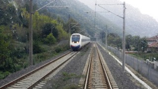 Viaje en un tren de alta velocidad de CAF en Turquía