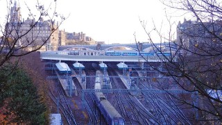 Edimburgo: una gran estación bajo dos puentes con mucha historia