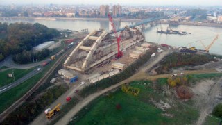 Novi Sad (Serbia): un nuevo puente sobre el Danubio para sustituir al destruido por la OTAN