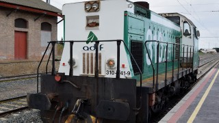FOTOGRAFÍA --- Locomotora serie 310