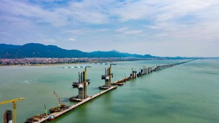 NOTICIAS --- Los cimientos de la primera línea de alta velocidad a través del mar de China ya dejan ver la magnitud de la construcción