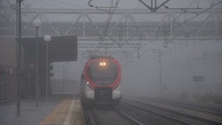 FOTOGRAFÍA --- Cercanías bajo la niebla