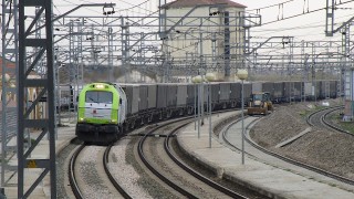 FOTOGRAFÍA --- Locomotora serie 335