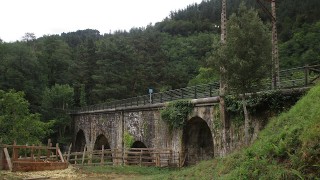 FOTOGRAFÍA --- Puente del ferrocarril del Urola