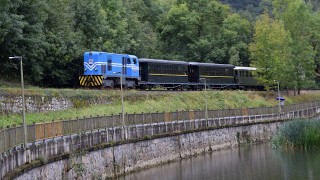 FOTOGRAFÍA --- Tren bajo la lluvia