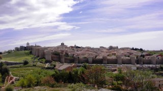 Ávila: Murallas, palacios, iglesias y una dilatada historia ferroviaria