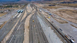 Grecia: Infraestructuras ferroviarias crecientes, tráficos menguantes