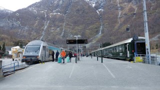 Viajamos en el tren de Flåm visitando paisajes Patrimonio de la Humanidad