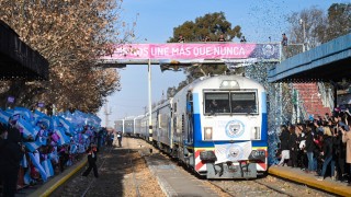 Beazley con tren llegando