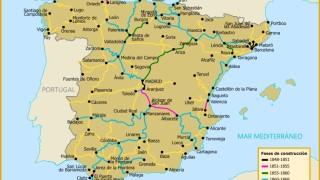 ¿Cómo fue la Red Ferroviaria Española desde sus inicios hasta 1985?